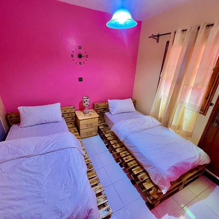 דירות אסאוירה Red House מראה חיצוני תמונה