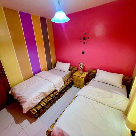 דירות אסאוירה Red House מראה חיצוני תמונה