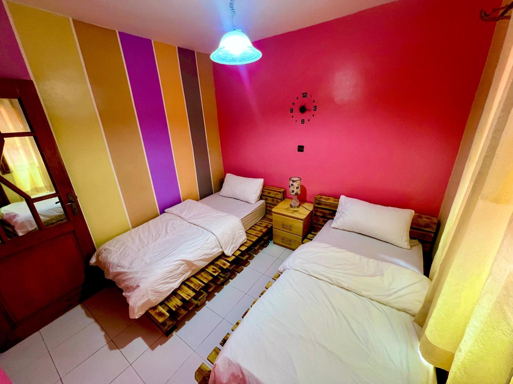 דירות אסאוירה Red House מראה חיצוני תמונה