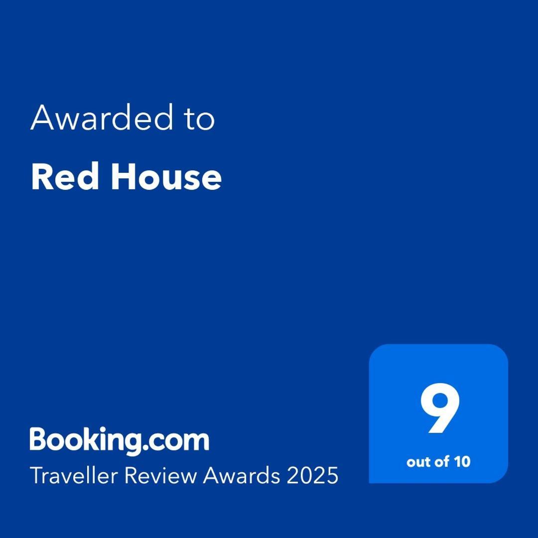 דירות אסאוירה Red House מראה חיצוני תמונה